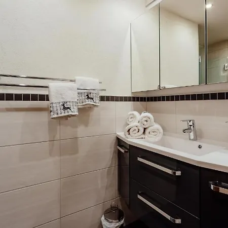 Alphouse By Monicare Ζέεφελντ